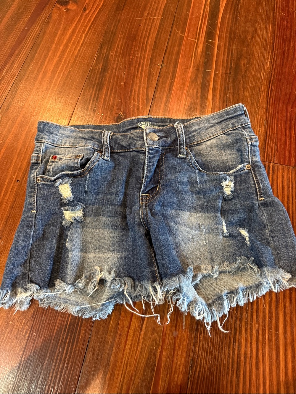 A’2nd Frayed Hem Distressed Denim Shorts